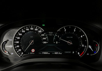 Подержанный автомобиль BMW X3 2018 года (13 фото)