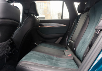 Подержанный автомобиль Geely Monjaro 2023 года (10 фото)