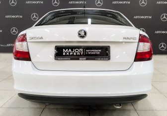 Подержанный автомобиль Skoda Rapid Liftback 2019 года (6 фото)