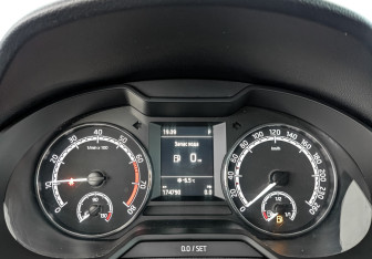 Подержанный автомобиль Skoda Octavia Liftback 2018 года (16 фото)