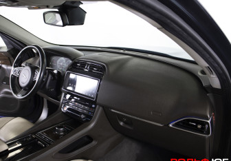 Подержанный автомобиль Jaguar F-Pace 2017 года (9 фото)