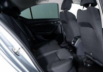 Подержанный автомобиль Skoda Octavia Liftback 2021 года (9 фото)