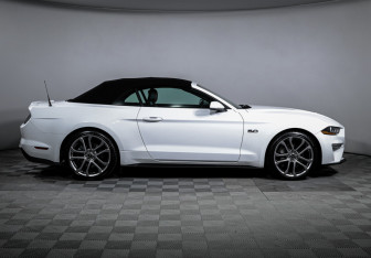 Подержанный автомобиль Ford Mustang Convertible 2021 года (4 фото)