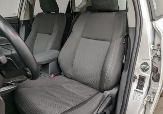 Подержанный автомобиль Toyota Auris Hatchback 2013 года (20 фото)