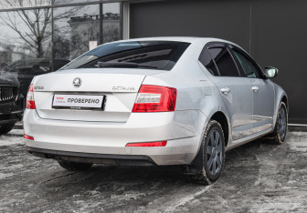 Подержанный автомобиль Skoda Octavia Liftback 2014 года (4 фото)