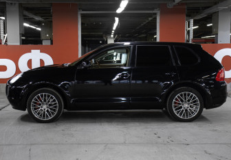 Подержанный автомобиль Porsche Cayenne 2006 года (8 фото)