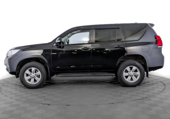 Подержанный автомобиль Toyota Land Cruiser Prado 2020 года (8 фото)