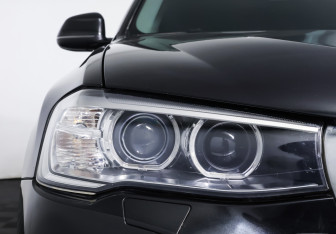 Подержанный автомобиль BMW X4 2017 года (23 фото)