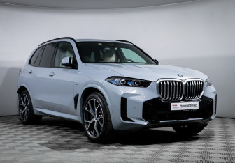 Подержанный автомобиль BMW X5 2025 года (3 фото)