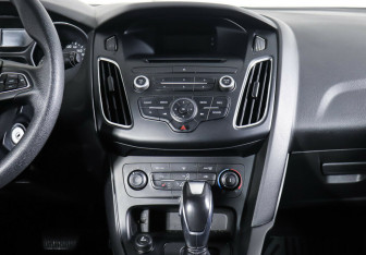 Подержанный автомобиль Ford Focus Hatchback 2018 года (13 фото)