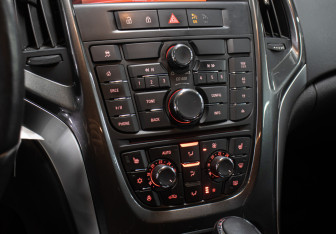 Подержанный автомобиль Opel Astra Hatchback 2014 года (18 фото)