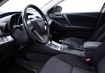 Подержанный автомобиль Mazda 3 Sedan 2010 года (10 фото)