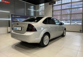 Подержанный автомобиль Ford Focus Sedan 2011 года (4 фото)