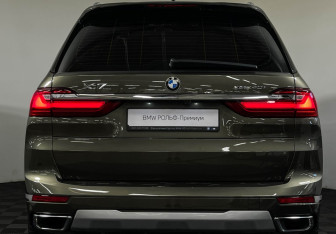 Подержанный автомобиль BMW X7 2021 года (38 фото)