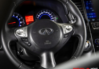 Подержанный автомобиль Infiniti FX 2009 года (12 фото)