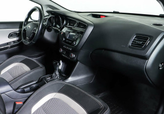 Подержанный автомобиль Kia Ceed Hatchback 2015 года (9 фото)