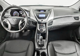 Подержанный автомобиль Hyundai Elantra Sedan 2013 года (9 фото)