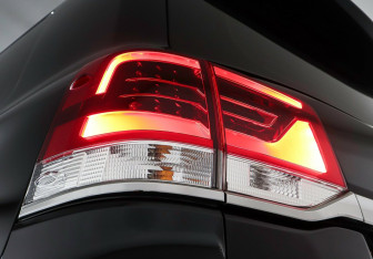 Подержанный автомобиль Toyota Land Cruiser Suv 2016 года (7 фото)