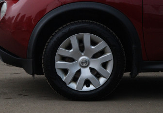 Подержанный автомобиль Nissan Juke 2011 года (16 фото)