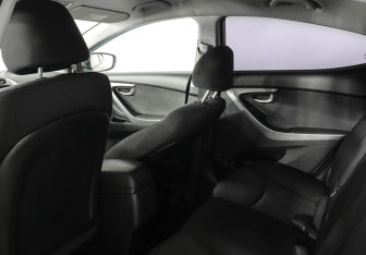Подержанный автомобиль Hyundai Elantra Sedan 2015 года (12 фото)