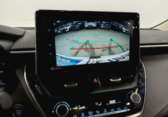 Подержанный автомобиль Toyota Corolla Hatchback 2023 года (16 фото)