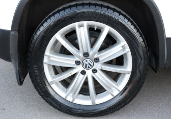 Подержанный автомобиль Volkswagen Tiguan 2013 года (19 фото)