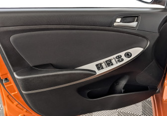 Подержанный автомобиль Hyundai Solaris Hatchback 2015 года (19 фото)