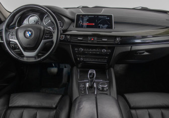 Подержанный автомобиль BMW X6 2015 года (13 фото)