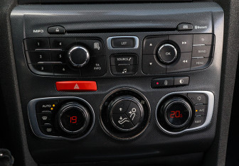 Подержанный автомобиль Citroen C4 Sedan 2014 года (15 фото)