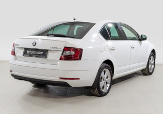 Подержанный автомобиль Skoda Octavia Liftback 2020 года (5 фото)
