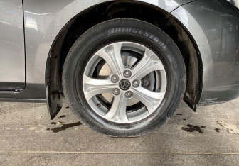 Подержанный автомобиль Mazda 3 Hatchback 2013 года (17 фото)