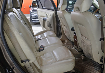 Подержанный автомобиль Volvo XC90 2011 года (10 фото)