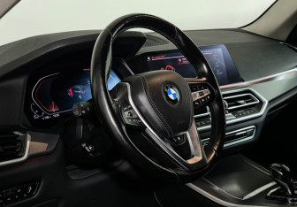 Подержанный автомобиль BMW X5 2020 года (10 фото)