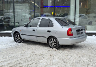 Подержанный автомобиль Hyundai Accent Sedan 2005 года (6 фото)