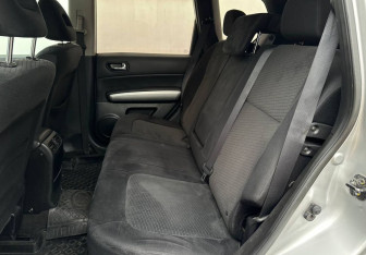 Подержанный автомобиль Nissan X-Trail 2011 года (10 фото)
