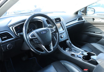 Подержанный автомобиль Ford Mondeo Sedan 2015 года (13 фото)