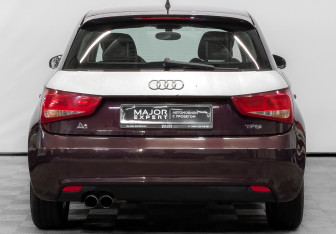 Подержанный автомобиль Audi A1 2012 года (6 фото)