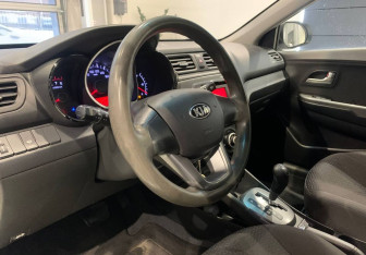 Подержанный автомобиль Kia Rio Sedan 2013 года (11 фото)
