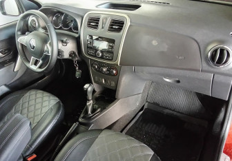 Подержанный автомобиль Renault Sandero 2021 года (10 фото)