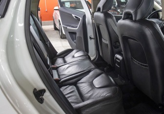 Подержанный автомобиль Volvo XC60 2010 года (12 фото)