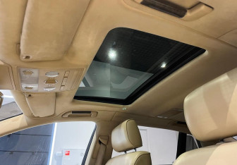 Подержанный автомобиль Volkswagen Phaeton 2010 года (11 фото)