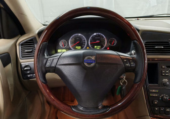 Подержанный автомобиль Volvo S60 2007 года (12 фото)