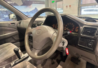 Подержанный автомобиль Toyota Corona Sedan 1998 года (12 фото)