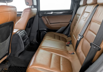 Подержанный автомобиль Volkswagen Touareg 2013 года (12 фото)