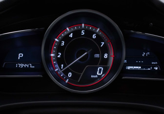 Подержанный автомобиль Mazda 3 Sedan 2014 года (12 фото)