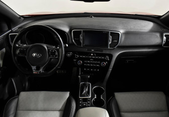 Подержанный автомобиль Kia Sportage 2016 года (12 фото)