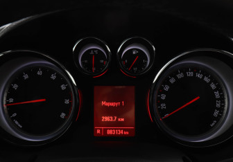 Подержанный автомобиль Opel Astra Hatchback 2014 года (11 фото)