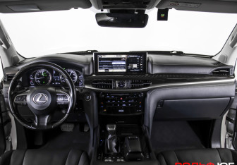 Подержанный автомобиль Lexus LX 2021 года (15 фото)