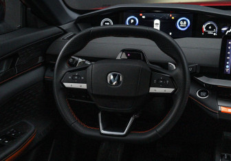 Подержанный автомобиль Changan UNI-V 2023 года (14 фото)