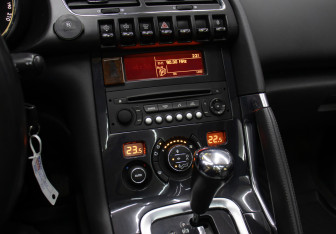 Подержанный автомобиль Peugeot 3008 2011 года (16 фото)